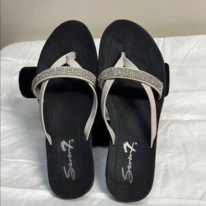 Women's  seven7 Black and Cream Sandals